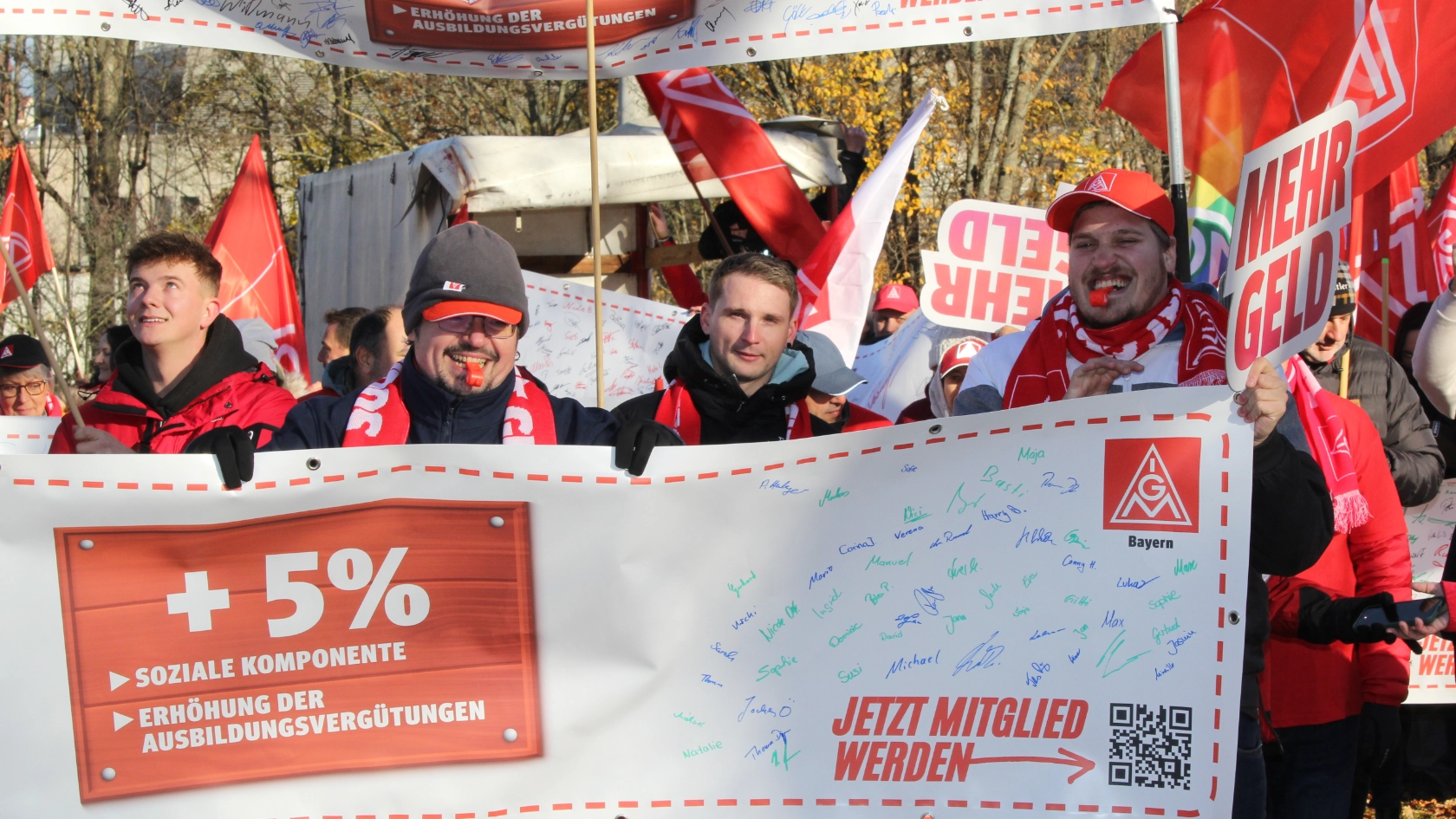 Tarifrunde Holz und Kunststoff: Verhandlungsbegleitende Aktion in Nürnberg. 1. Verhandlung in Nürnberg.