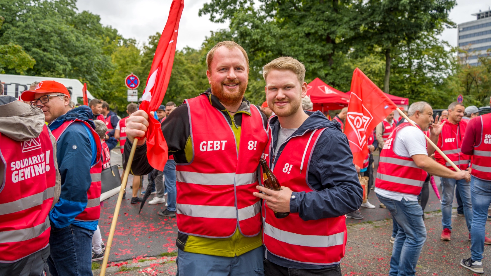 2 Kollegen auf Kundgebung