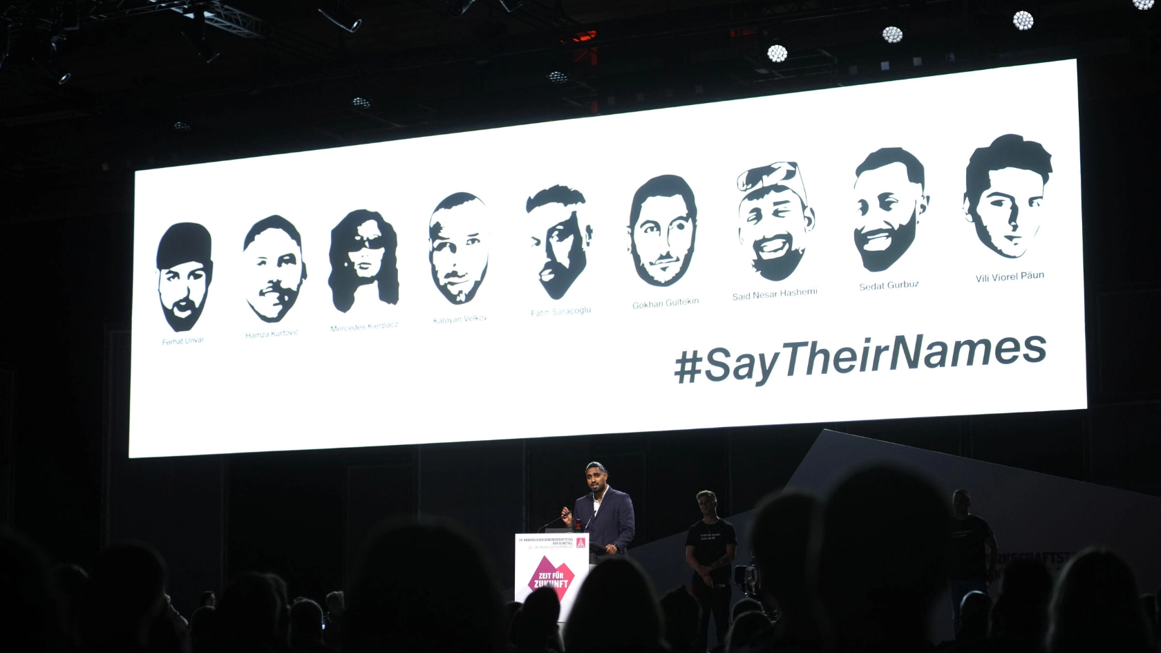 Said Etris Hashemi spricht bei der Aktion gegen Rechts der IG Metall Jugend beim Gewerkschaftstag in Frankfurt