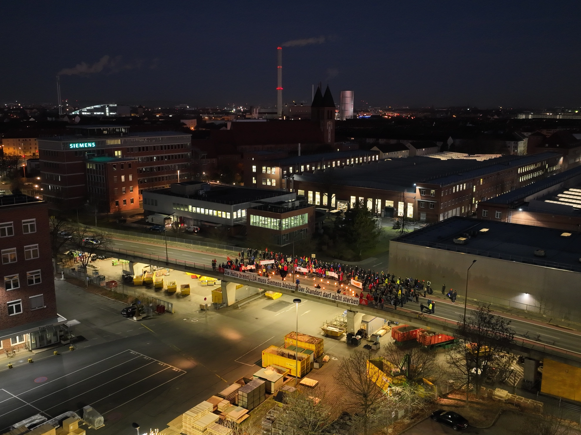 Flammender Protest für den Erhalt des Siemens NMA.