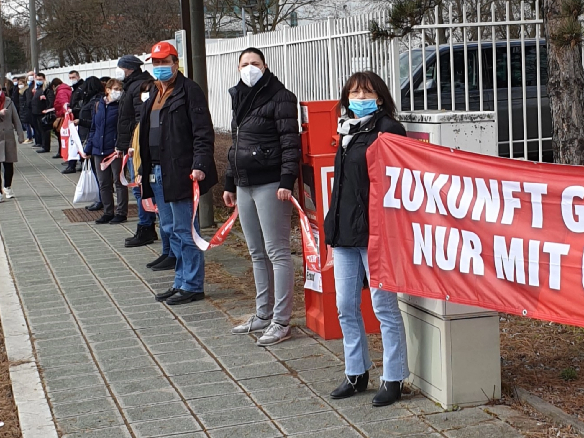 Diehl Aviation in Nürnberg demonstriert gegen geplanten Stellenabbau