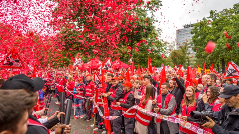 Jugendaktion Tarifauftakt Konfetti