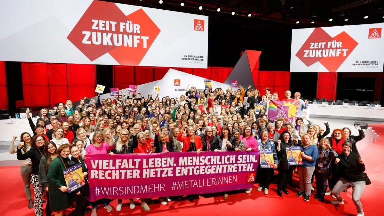 Gruppenfoto IG Metall Frauen beim Gewerkschaftstag 2023