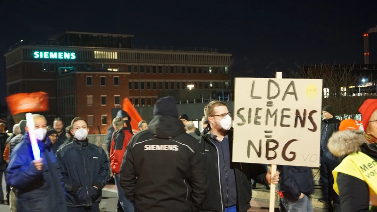 Eine ganz einfache Rechnung: Die LDA gehört zu Siemens, wie Siemens zu Nürnberg.